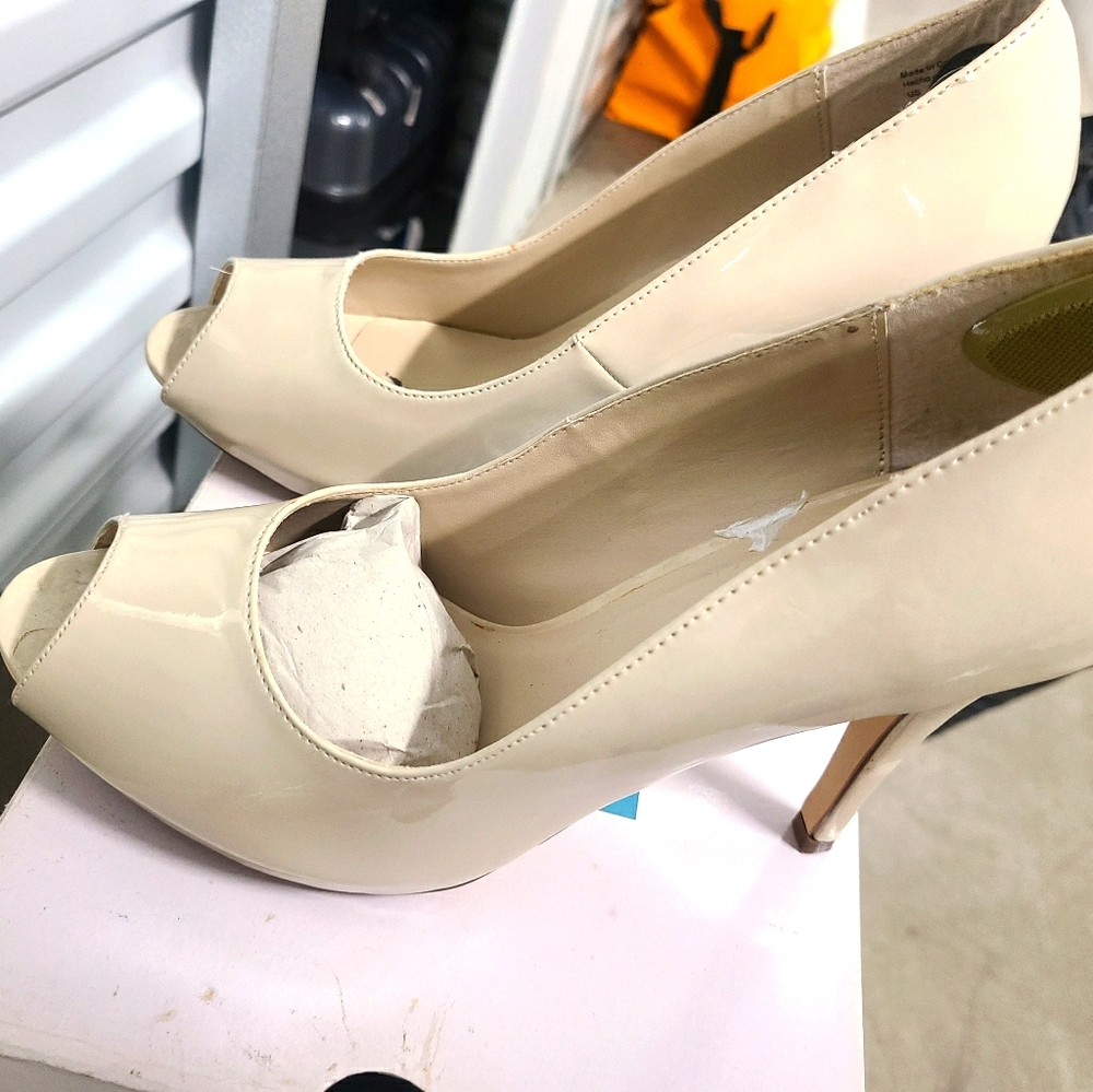 Gently worn peep toes hidden platform pumps